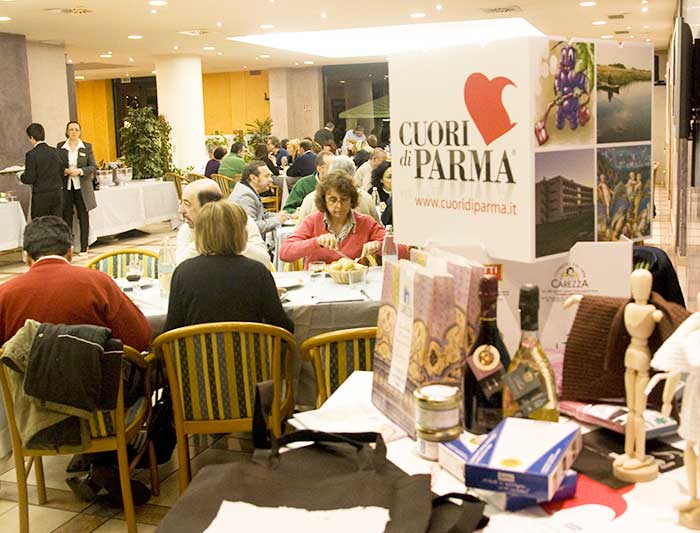 Una cena con i prodotti tipici di Parma.